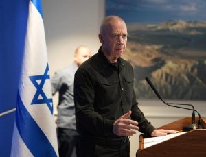İsrail Savunma Bakanı: Tam askeri güçle devam edeceğiz