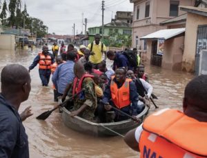 Gana’da sel nedeniyle yüzlerce kişi yerinden oldu