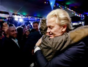 Hollanda’da genel seçimleri Özgürlük partisi lideri Wilders açık farkla önde tamamladı