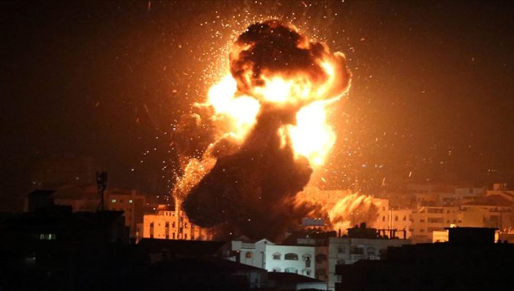İsrail, Hamas liderinin evini bombaladı