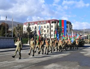 Azerbaycan’ın Karabağ Zaferi’nin yıl dönümü Hankendi’de askeri geçit töreniyle kutlandı