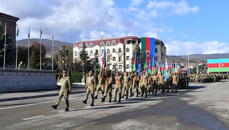 Azerbaycan’ın Karabağ Zaferi’nin yıl dönümü Hankendi’de askeri geçit töreniyle kutlandı