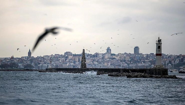 İstanbul’da beklenen fırtına ve sağanak başladı