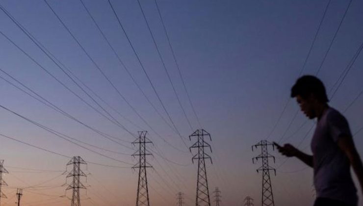 Bakan Bayraktar: Hava koşullarının sebep olduğu elektrik arızaları kısa sürede giderilecek