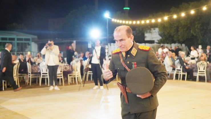 Atatürk kılığına girdi, sosyal medyada kıyamet koptu