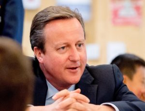 İngiliz Dışişleri Bakanı Cameron, Gazze’ye daha fazla yakıt girişine izin verilmesinin önemini vurguladı