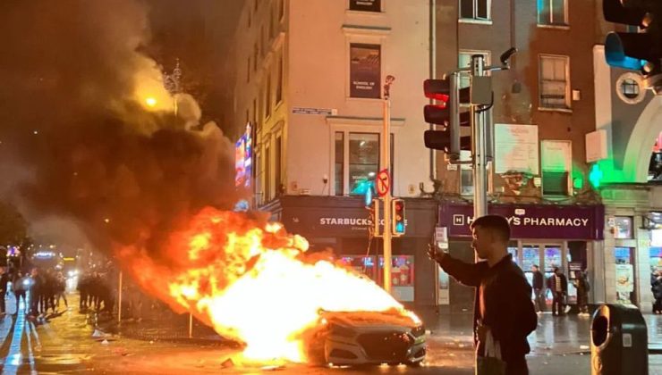 Dublin’de sokaklar yangın yerine döndü