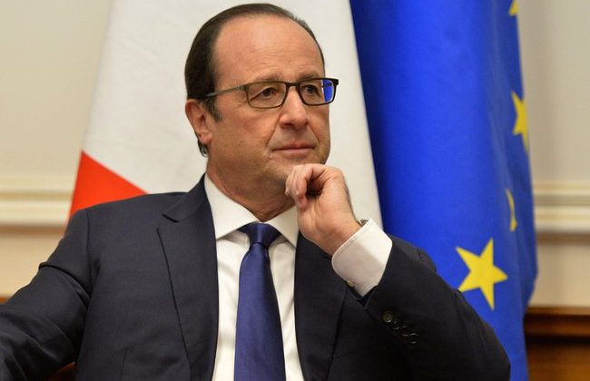 Eski Fransa Cumhurbaşkanı Hollande: Kentlerimizin sokaklarında gezen ulusalcı paramiliter gruplar görüyoruz