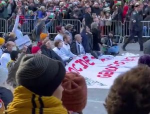 NY’de Şükran günü yürüyüşünde Filistin protestosu