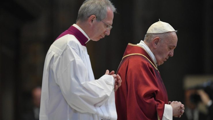 Vatikan’dan devrim gibi karar: Eşcinsel çiftlerin kilisede kutsanmasına izin
