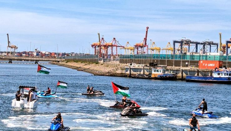 Avustralya’da Filistin yanlısı grup, İsrail’e ait kargo gemisinin limana demirlemesini engelledi