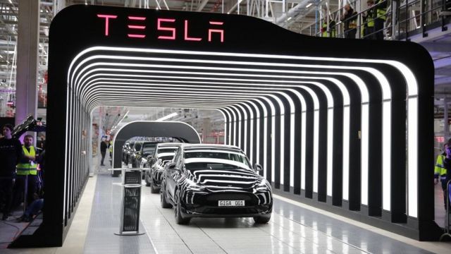 Tesla 125 bin aracı geri çağırıyor