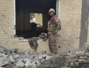 Pakistan’da intihar saldırısı ve çatışmalarda 25 asker öldü, 27 militan etkisizleştirildi