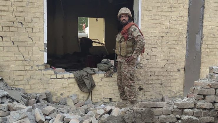 Pakistan’da intihar saldırısı ve çatışmalarda 25 asker öldü, 27 militan etkisizleştirildi