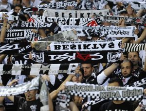Beşiktaş taraftarından Santos’a ‘istifa’ çağrısı