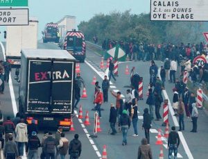 Manş Tüneli işçilerin grevi nedeniyle trafiğe kapatıldı