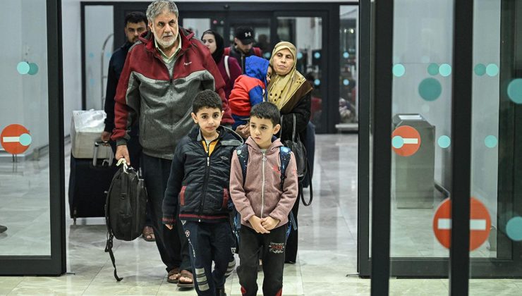 130 Türk vatandaşı ve aileleri Gazze’den Mısır’a geçiş yaptı