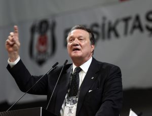 Beşiktaş Başkanı Arat, cenazede spor yazarlarıyla tartıştı