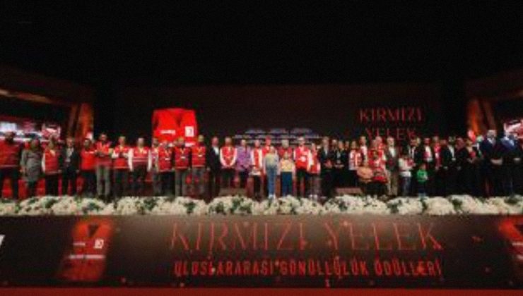 “Kırmızı Yelek Uluslararası Gönüllülük” ödül töreni İstanbul’da yapıldı