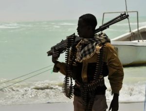 Somalili korsanlar, bir haftada İran bandıralı ikinci gemiyi kaçırdı
