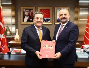 Konak Belediye Başkanı Abdül Batur, büyükşehir için adaylık başvurusu yaptı