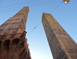 İtalya’nın Pisa’dan da eğik kulesinde tadilat: Yıkılma tehlikesi var