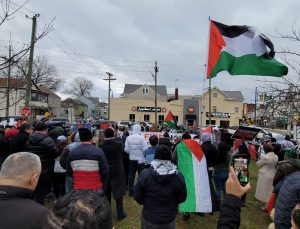 İsveç’te yılbaşı kutlamasını iptal eden yüzlerce kişi Gazze’ye destek gösterisi düzenledi