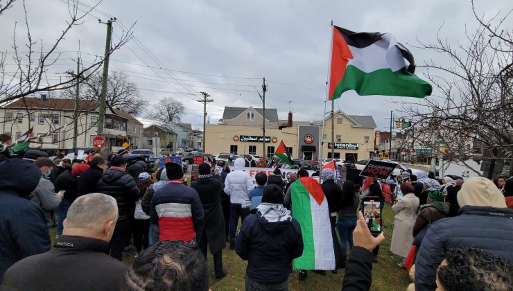 İsveç’te yılbaşı kutlamasını iptal eden yüzlerce kişi Gazze’ye destek gösterisi düzenledi