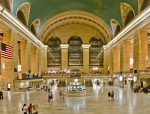Grand Central’da dehşet, 2 genç turist bıçaklandı