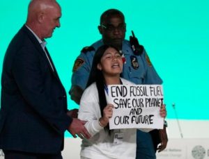 İklim Zirvesi’nde 12 yaşındaki aktivist sahneye fırladı