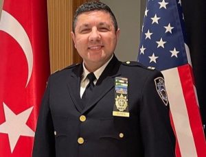 New York Polis Teşkilatı’nda görevli İdris Güven 3. sınıf emniyet müdürü rütbesine yükseltildi