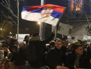 Sırbistan’da seçim protestoları: ‘Usulsüzlük’ iddiaları ve ‘bildiri’ girişimi