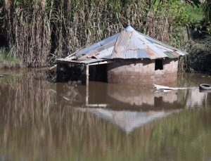 Güney Afrika’da sel felaketinde ölenlerin sayısı 21’e çıktı