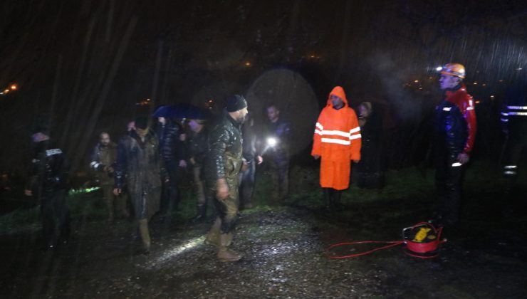 Zonguldak’ta peş peşe iki heyelan: Arama kurtarma ekipleri toprak altında kaldı