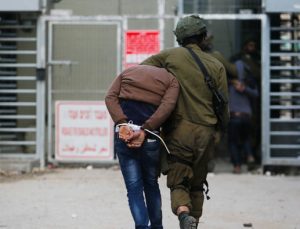 İsrail esir takasında serbest bıraktığı Filistinliyi yeniden gözaltına aldı