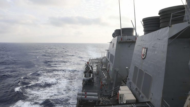Hindistan, Aden Körfezi’nde dronla vurulan gemiye yardım ettiğini açıkladı