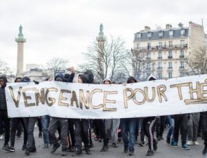 Fransa’da siyahi gence ‘copla tecavüz’ davasında polislere tecilli hapis cezası verildi