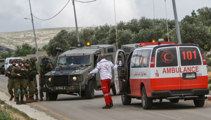 İsrail ambulans vurdu, 2 sağlık çalışanı yaralandı