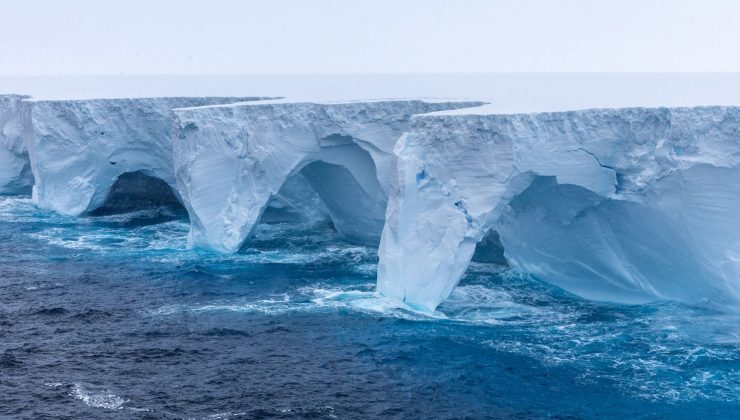 Dünyanın en büyük buzdağı A23a, Antarktika’da sürükleniyor