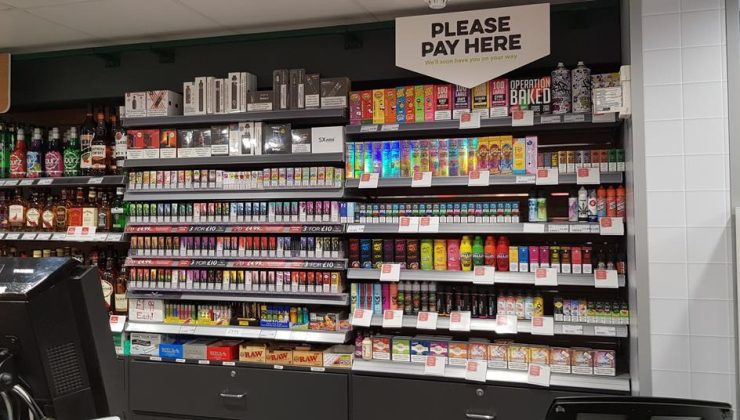 İngiltere tek kullanımlık ve şeker aromalı e-sigaraların satışını yasaklıyor