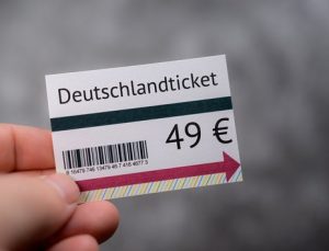 Almanya’da toplu taşıma hizmeti 2024’te de yıllık 49 euro olacak