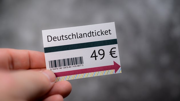 Almanya’da toplu taşıma hizmeti 2024’te de yıllık 49 euro olacak