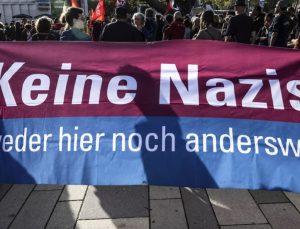 Almanlar, Afd’nin göçmenleri toplu halde sınır dışı etme projesini protesto etti