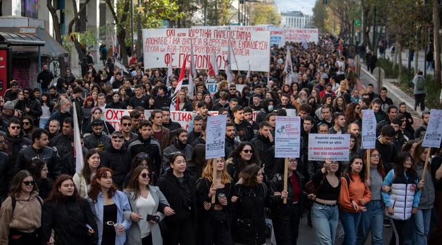 Yunanistan’da öğrenciler, özel üniversitelere karşı 3 gündür sokakta