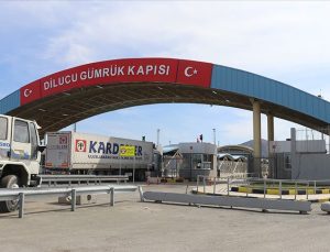 Türkiye sınırında 13 kilometrelik kuyruk oluştu