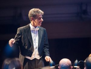 Dünyaca ünlü orkestra şefine“çocuklara cinsel istismar” iddiasıyla suçlanıyor