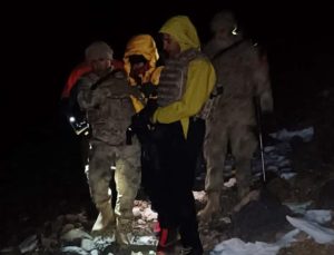Ağrı Dağı’nda düşerek yaralanan Ukraynalı turist kurtarıldı