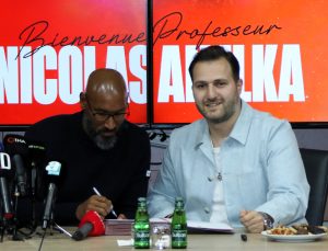 Nicolas Anelka ateş püskürüp görevinden ayrıldı