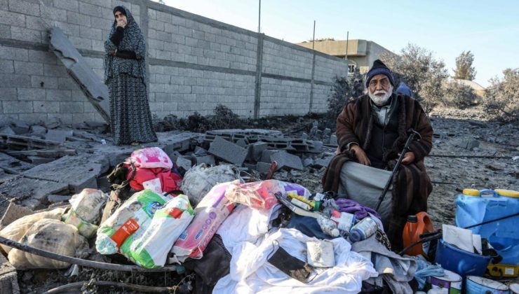 İsrail saldırıları nedeniyle yerinden edilenlerin yığıldığı Refah’ta “gıda krizi” yaşanıyor