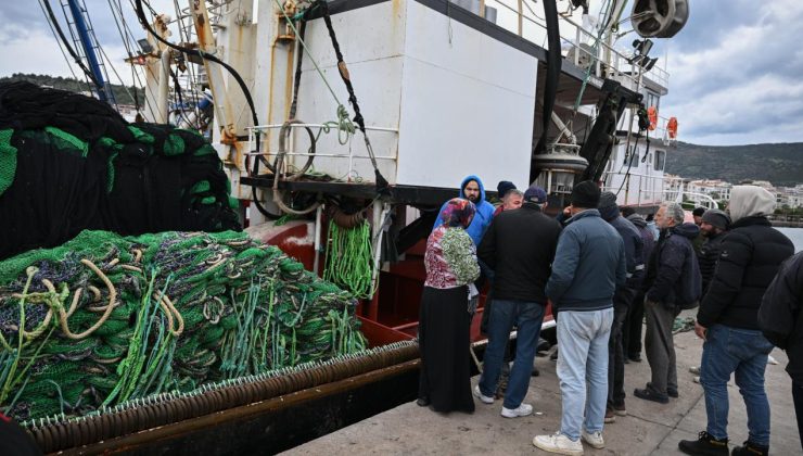 İzmir’de batan balıkçı teknesindeki bir kişinin daha cansız bedenine ulaşıldı